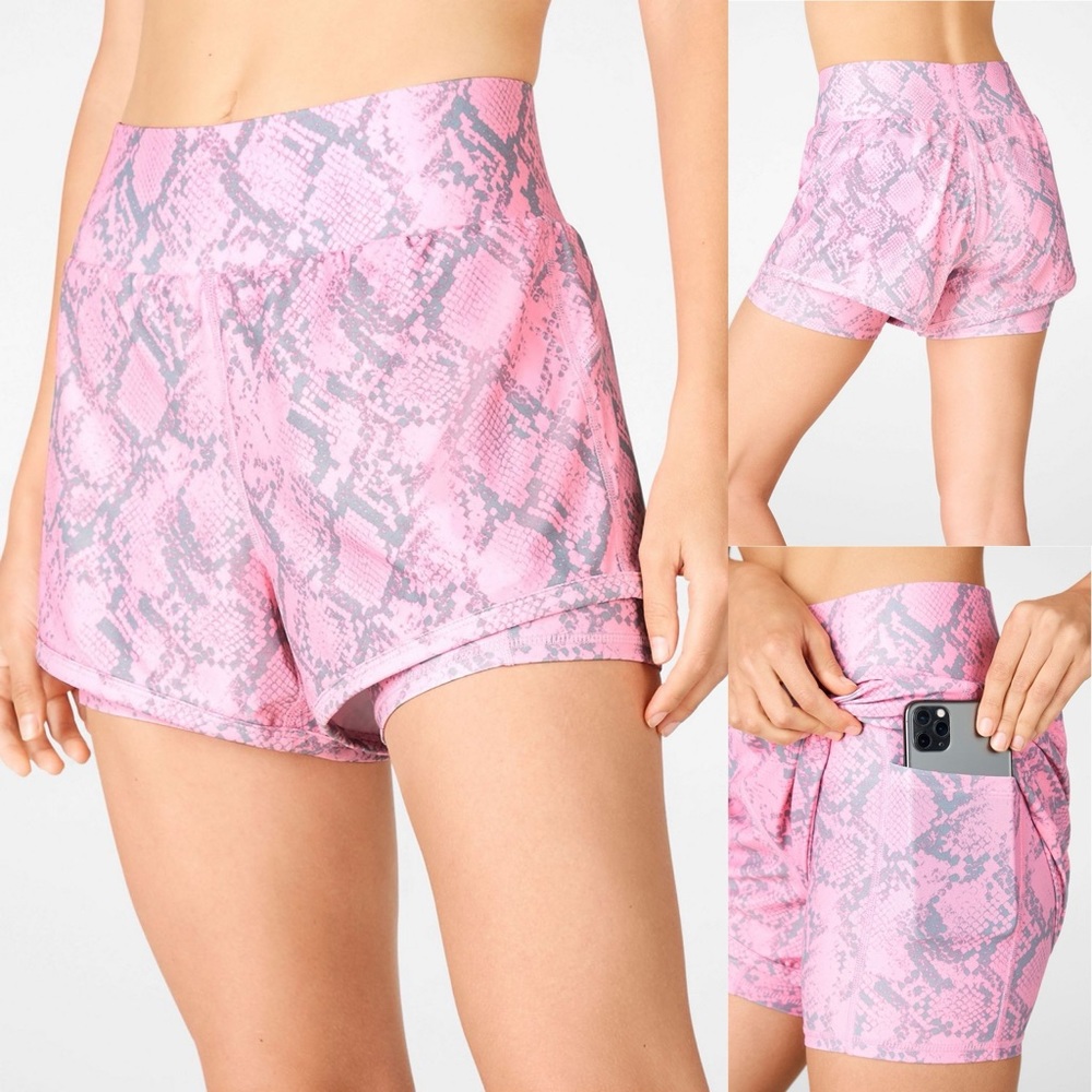 Fabletics Olesia Short EUC Taffy Python Pink Gray Snake Size Medium